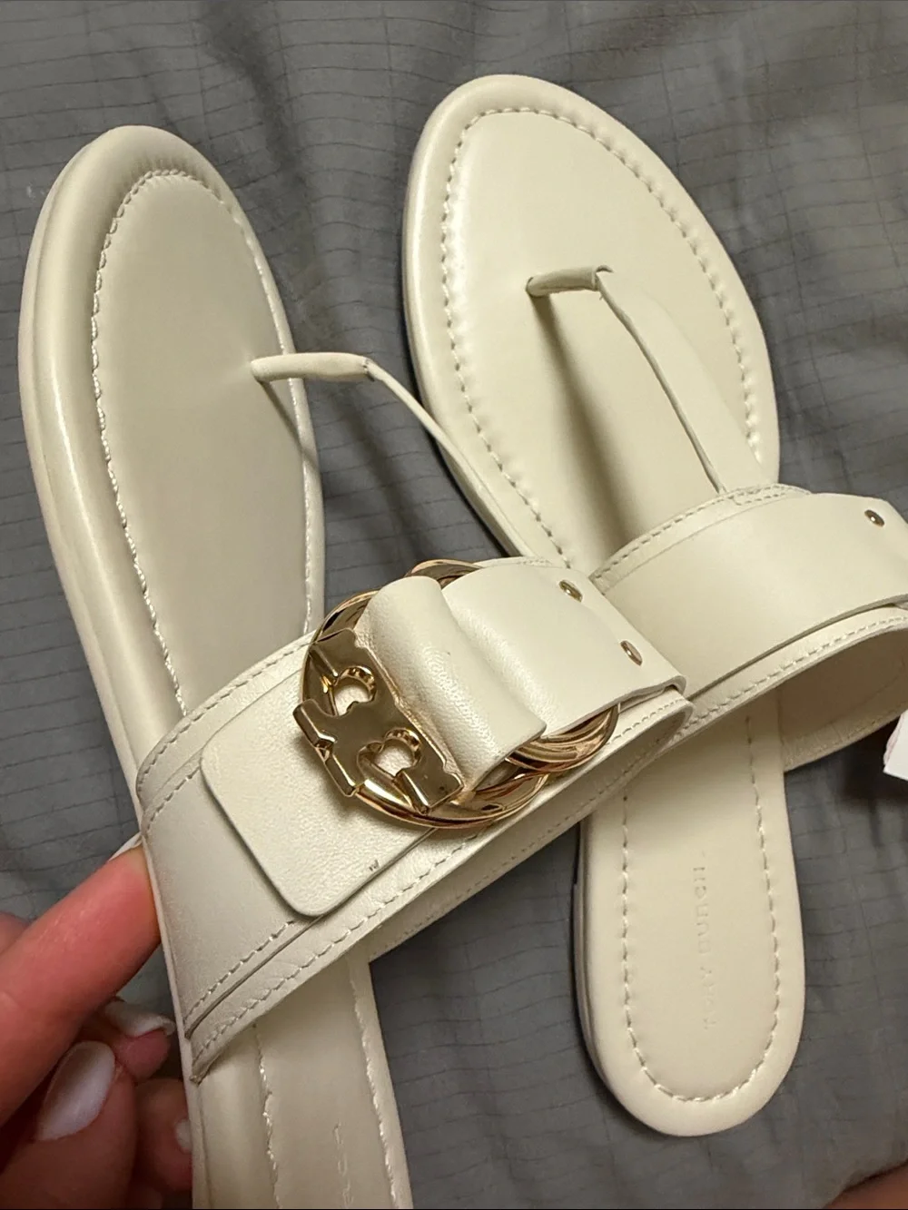 Tory Burch women’s Cream Buckle Thong Slide Sandals size 11 NEW no tags